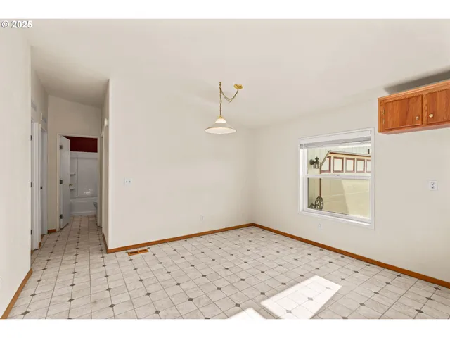 $164,999 | 4055 Royal Avenue, Unit 107, Eugene, OR 97402