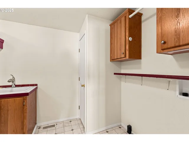 $164,999 | 4055 Royal Avenue, Unit 107, Eugene, OR 97402