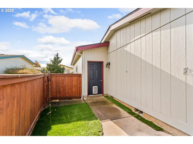 $164,999 | 4055 Royal Avenue, Unit 107, Eugene, OR 97402