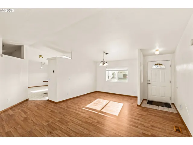 $164,999 | 4055 Royal Avenue, Unit 107, Eugene, OR 97402