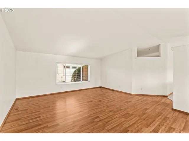 $164,999 | 4055 Royal Avenue, Unit 107, Eugene, OR 97402