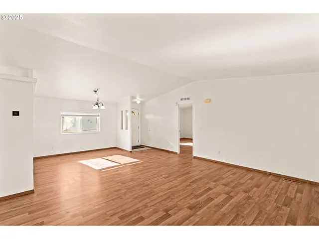 $164,999 | 4055 Royal Avenue, Unit 107, Eugene, OR 97402