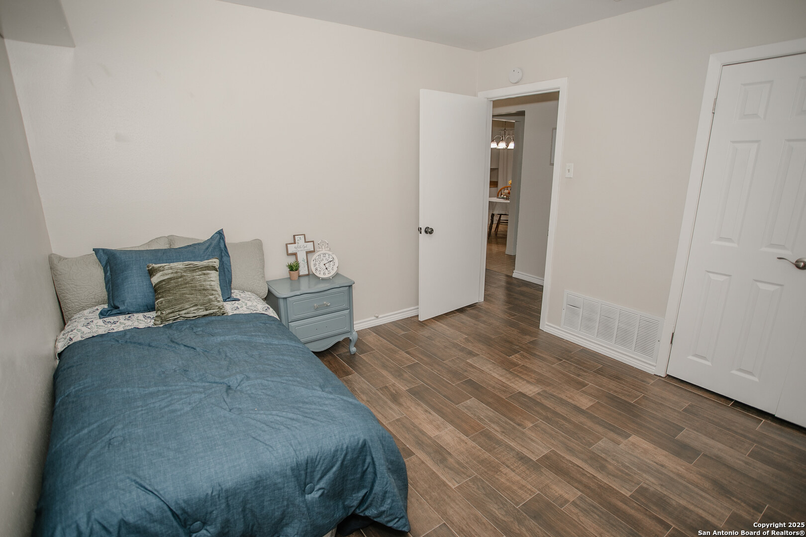 456 Margo Drive Pearsall, TX 78061 - Photo 8 of 40 a bedroom with a bed and wooden floor