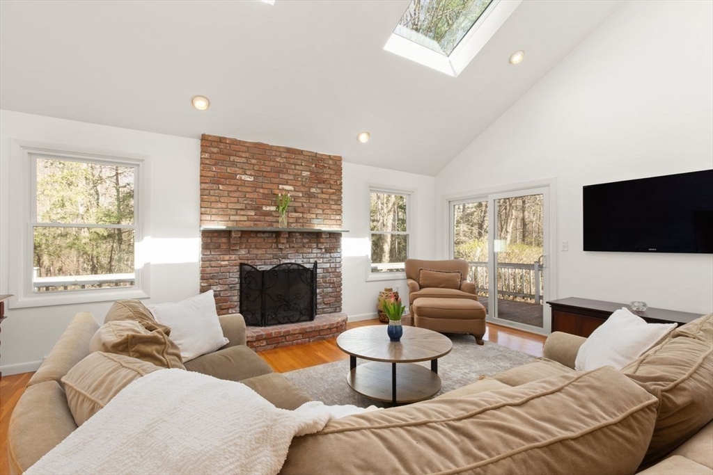 17 Niantic Road Sharon, MA 02067 - Photo 7 of 39