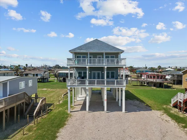 $999,900 | 718 Beach Drive, Surfside Beach, TX 77541