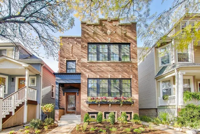 $1,975,000 | 3822 North Bell Avenue, Chicago, IL 60618