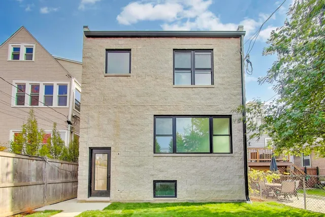 $1,975,000 | 3822 North Bell Avenue, Chicago, IL 60618