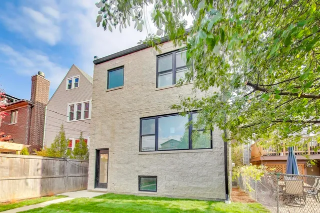 $1,975,000 | 3822 North Bell Avenue, Chicago, IL 60618