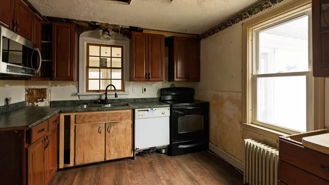 $349,900 | 46 Roslyn Avenue, Cranston, RI 02910