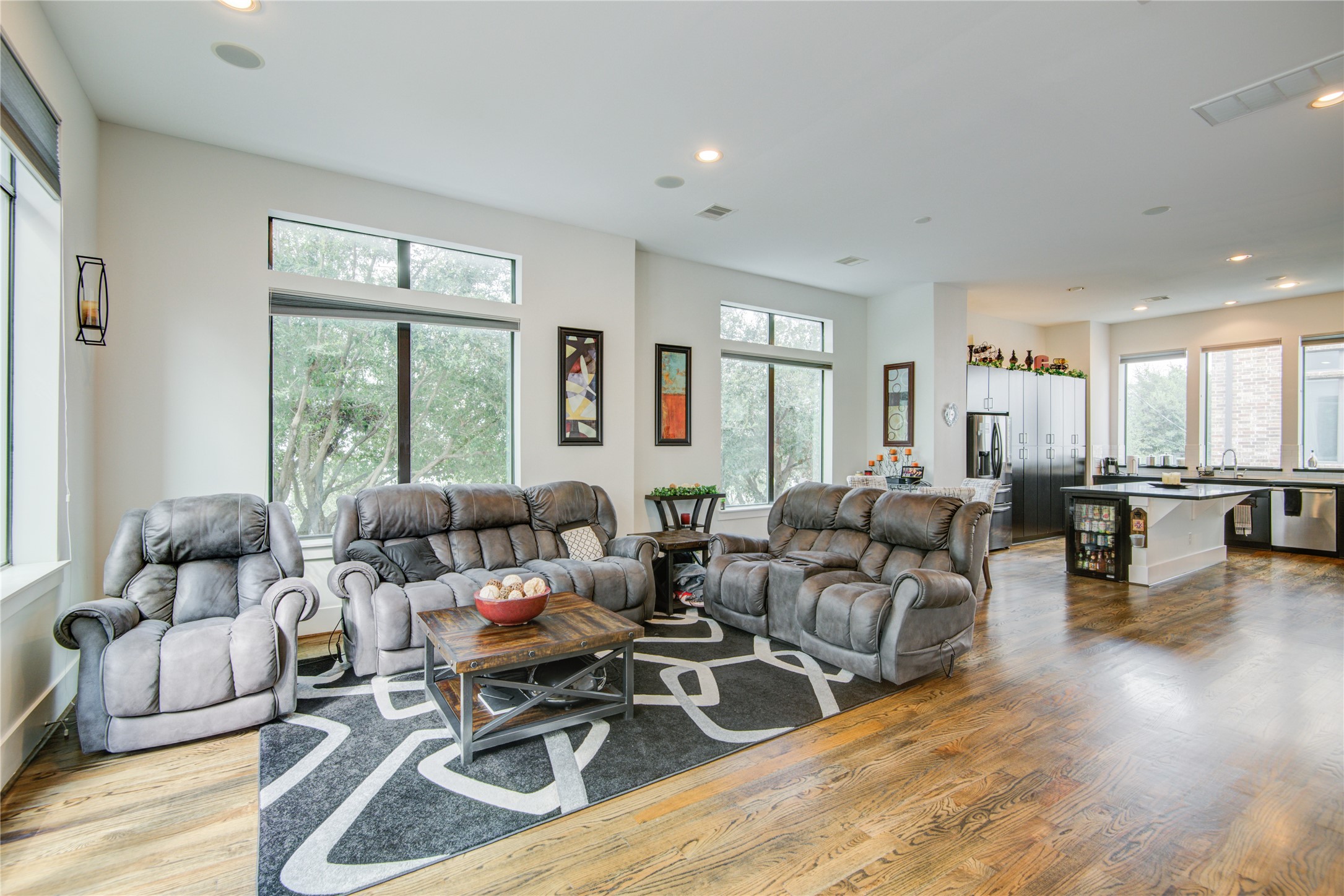 1401 Nagle Street Houston, TX 77003 - Photo 17 of 31 a living room with furniture and a large window