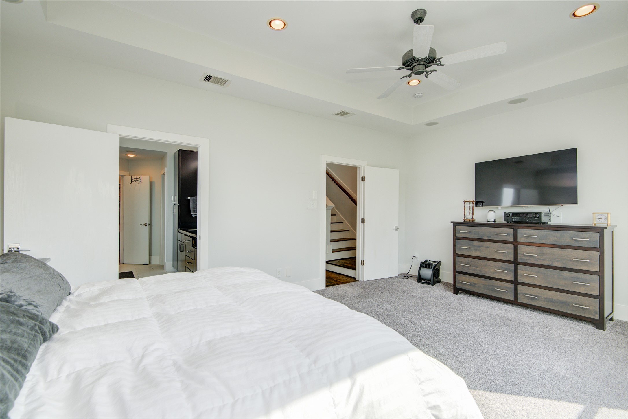 1401 Nagle Street Houston, TX 77003 - Photo 24 of 31 a bedroom with a bed and a flat screen tv