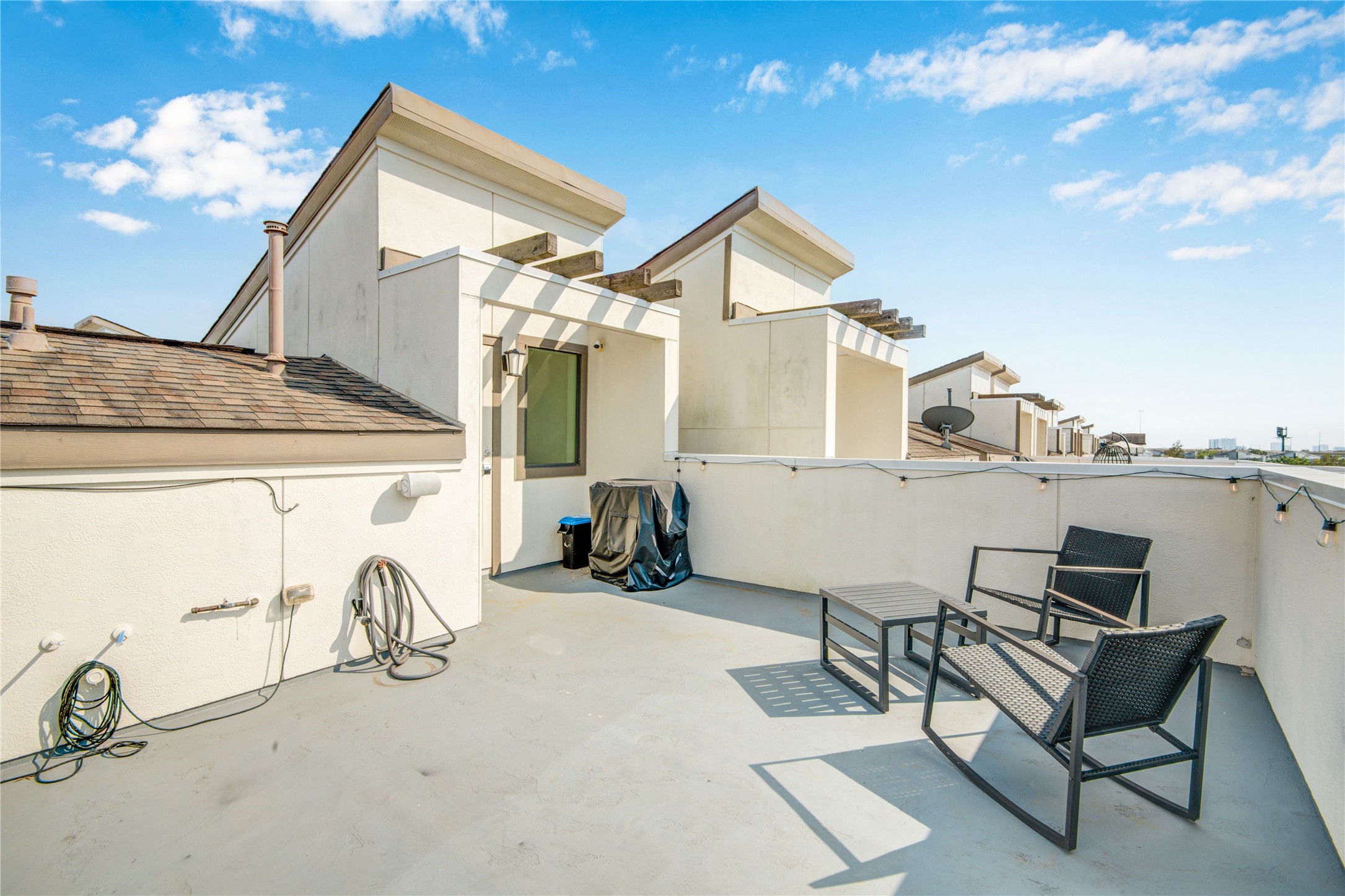 1401 Nagle Street Houston, TX 77003 - Photo 28 of 31 a view of a house with patio