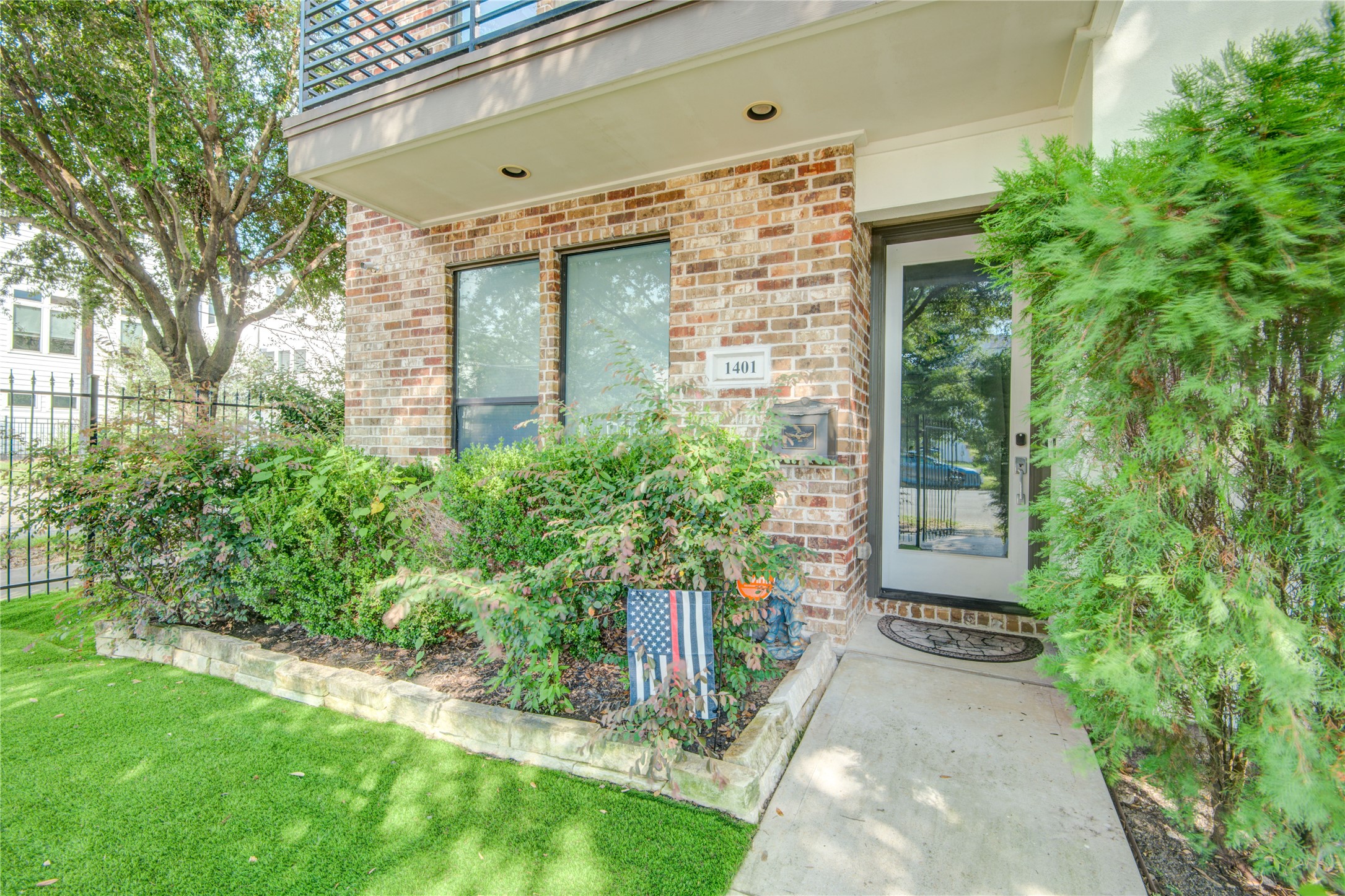 1401 Nagle Street Houston, TX 77003 - Photo 31 of 31 a view of a back yard of the house