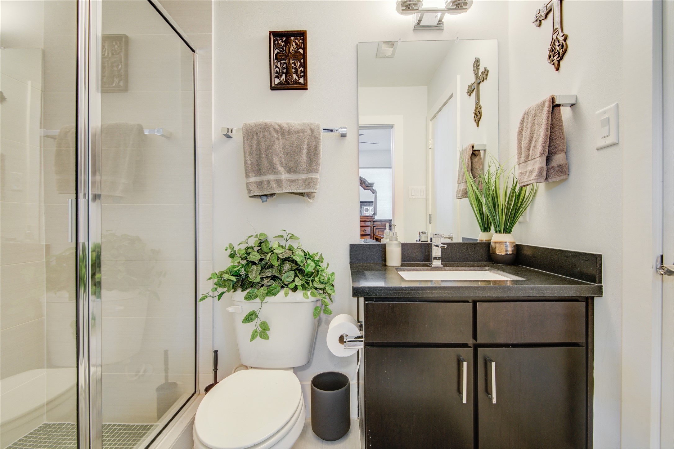 1401 Nagle Street Houston, TX 77003 - Photo 5 of 31 a bathroom with a sink toilet and shower