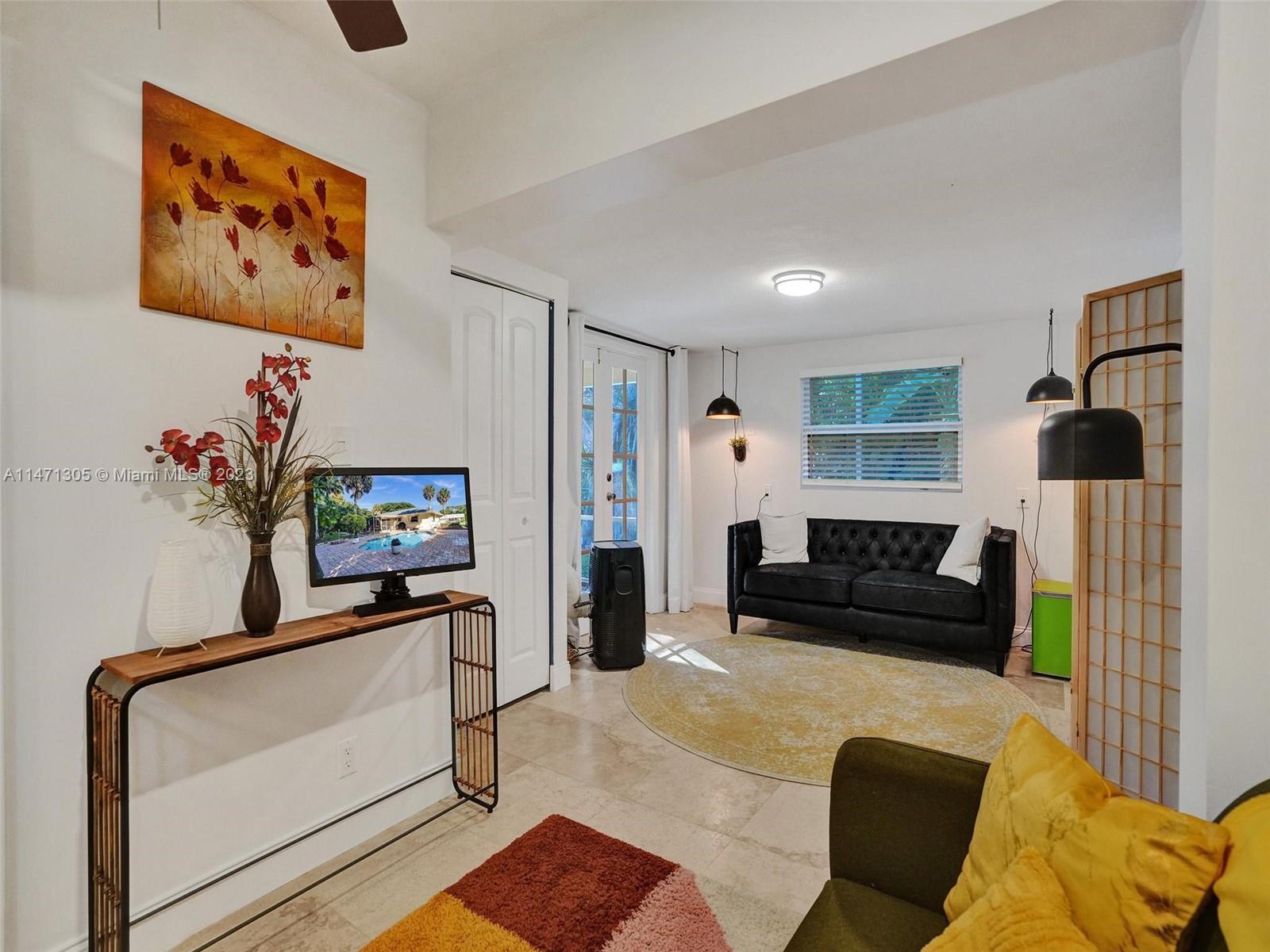 2028 South Conference Drive Boca Raton, FL 33486 - Photo 26 of 62 a living room with furniture