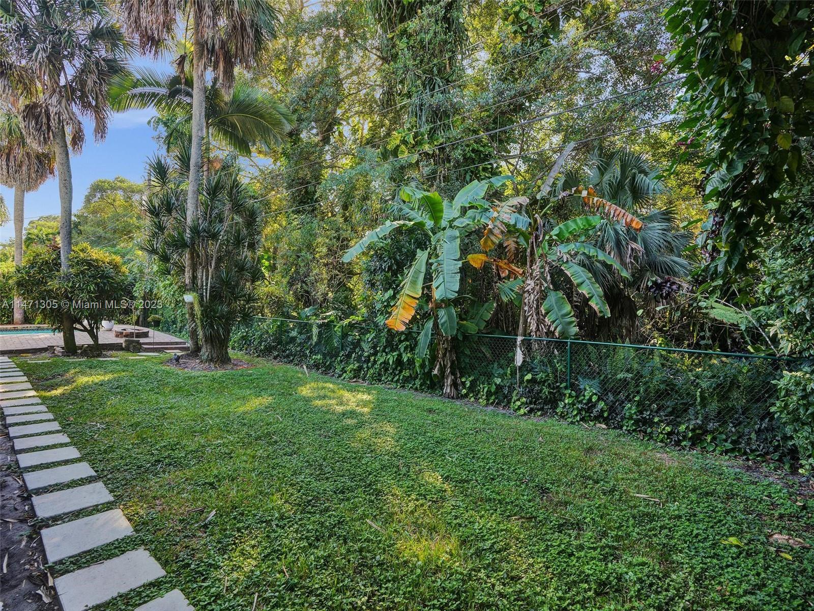 2028 South Conference Drive Boca Raton, FL 33486 - Photo 38 of 62 a view of a park with large trees