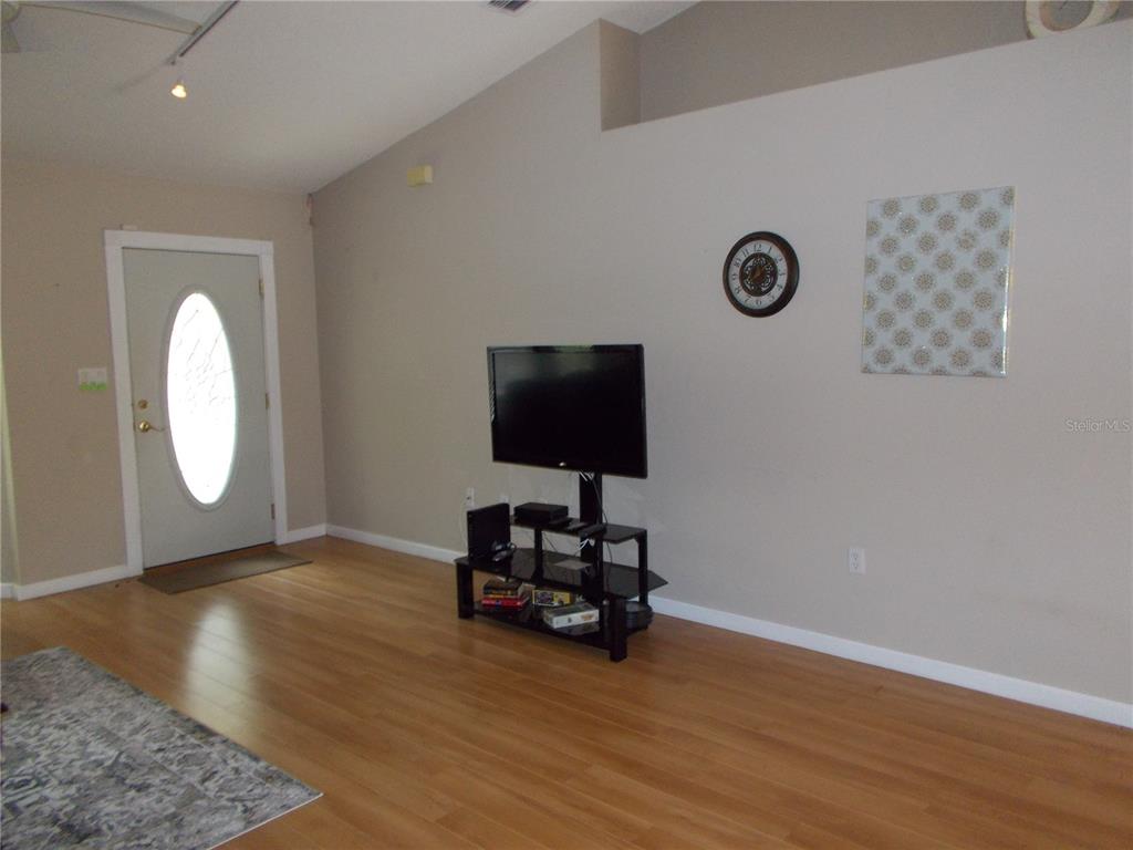2880 Geneva Road Venice, FL 34293 - Photo 4 of 19 a living room with couch and a flat screen tv
