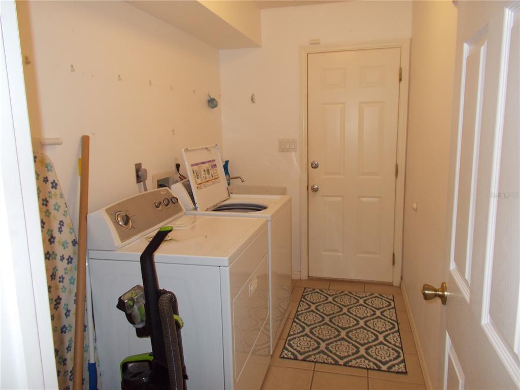 2880 Geneva Road Venice, FL 34293 - Photo 7 of 19 a bathroom with a shower