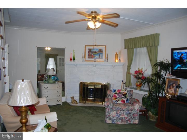 917 Wynnewood Road Philadelphia, PA 19151 - Photo 6 of 16 Living Room