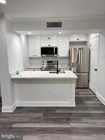 $2,199 | 1504 Lincoln Way, Unit 116, McLean, VA 22102