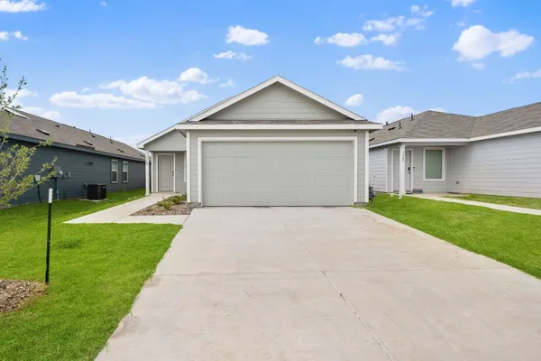 $1,800 | 3912 Pontchartrain Parkway, Sherman, TX 75090