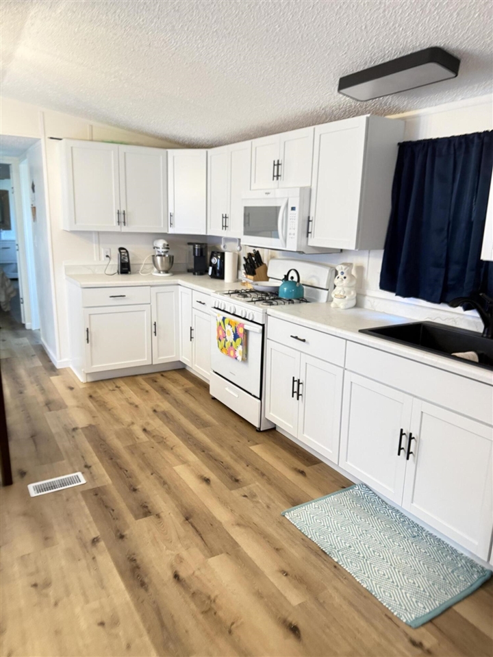 14809 Highway 60 Three Rivers, MI 49093 - Photo 4 of 17