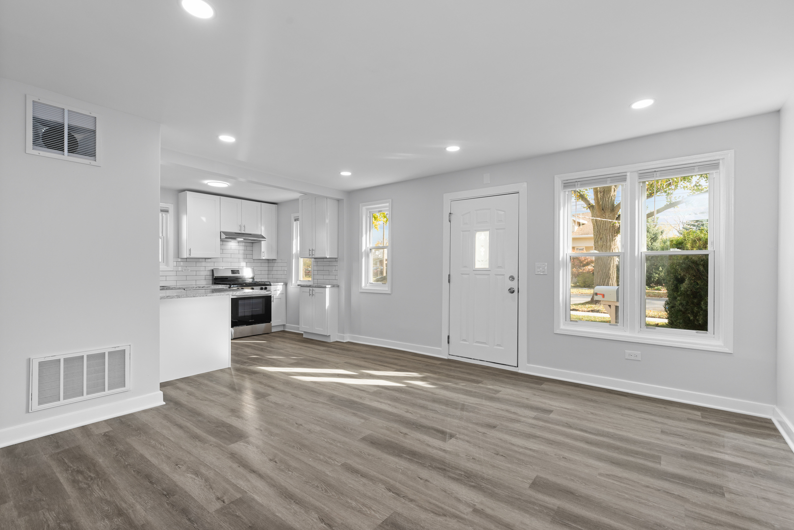 1830 White Street, Unit 1 Des Plaines, IL 60018 - Photo 7 of 20