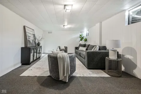 $465,000 | 7135 Huntington Road, Indianapolis, IN 46240