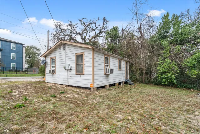 a house view with a backyard space