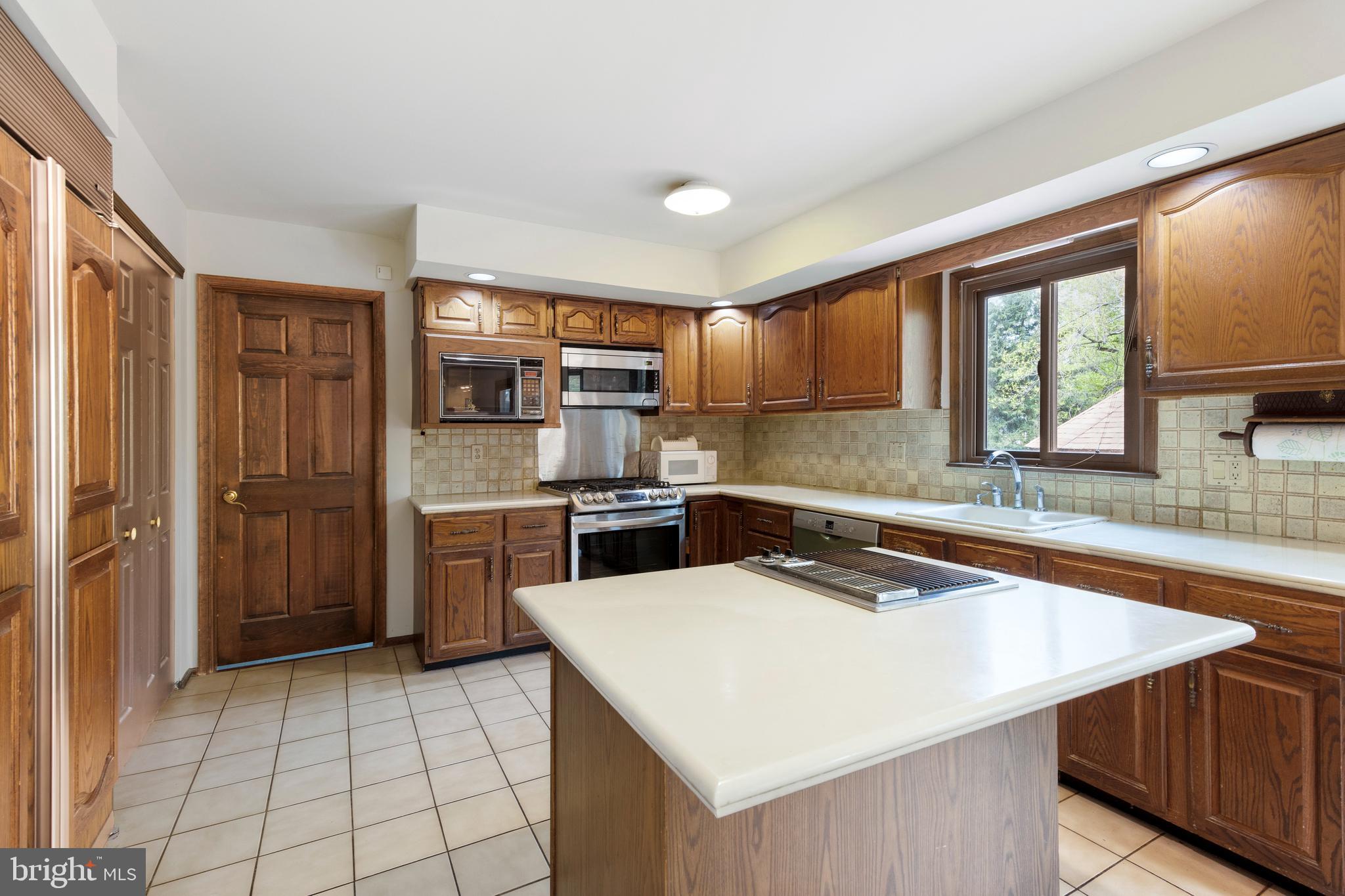 1832 Melmar Road Huntingdon Valley, PA 19006 - Photo 12 of 48