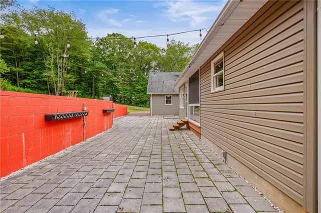 a front view of house with yard