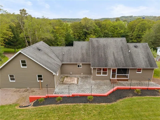 a view of a house with a yard