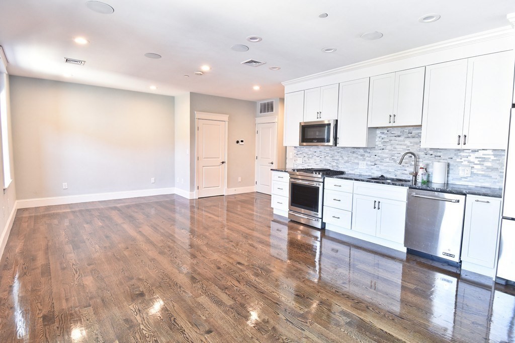 57 L Street, Unit 2 Boston, MA 02127 - Photo 3 of 12
