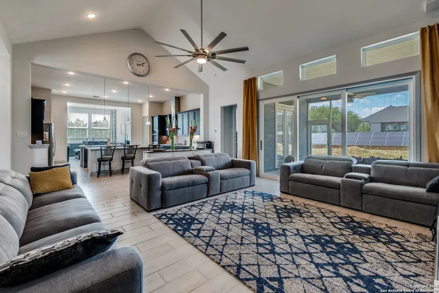 $949,990 | 8207 Garden Arbor, San Antonio, TX 78266