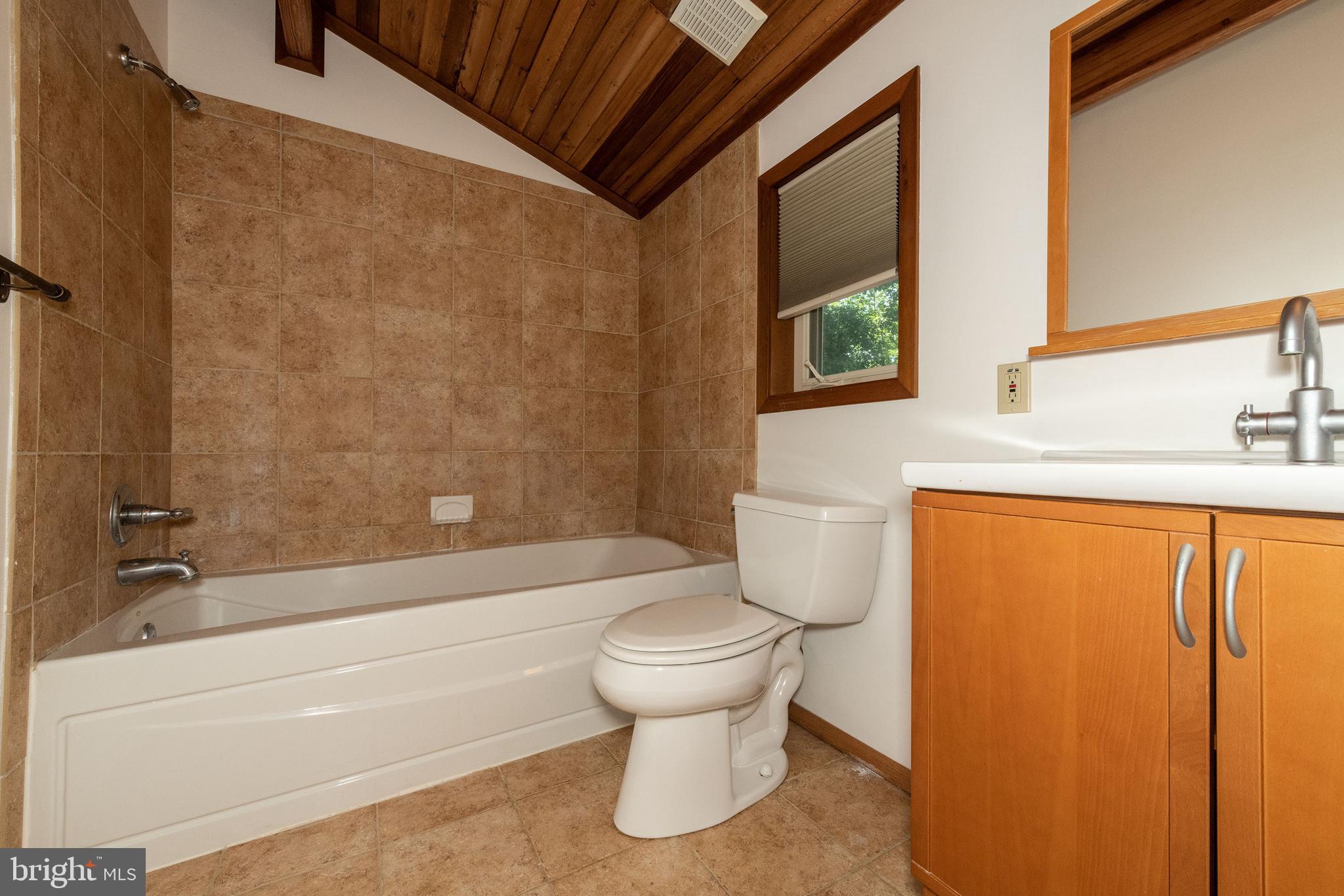 5945 Bartonsville Road Frederick, MD 21704 - Photo 14 of 24 Loft Bath w/ Tile Bath Area