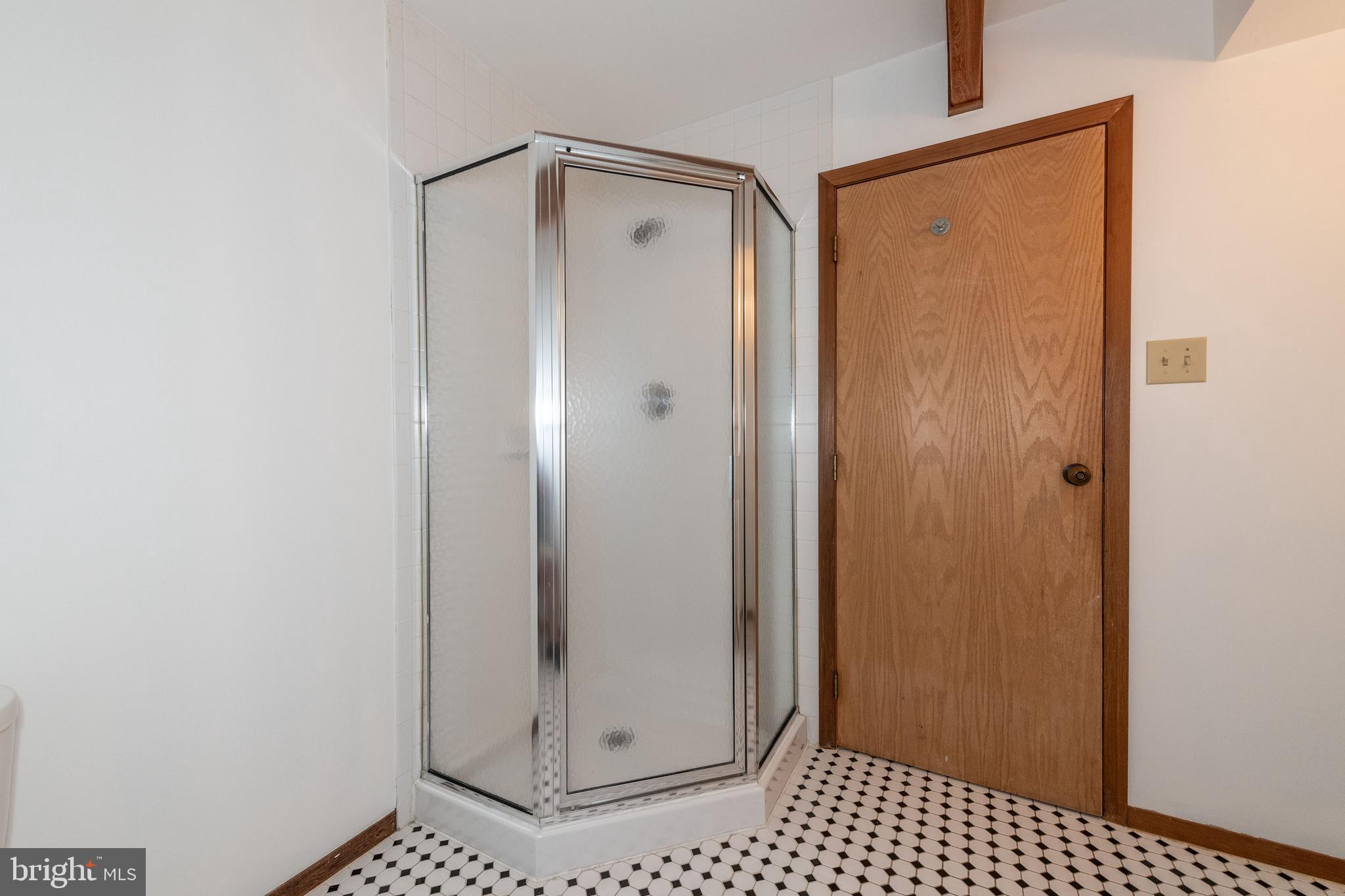 5945 Bartonsville Road Frederick, MD 21704 - Photo 17 of 24 Main Level Bathroom