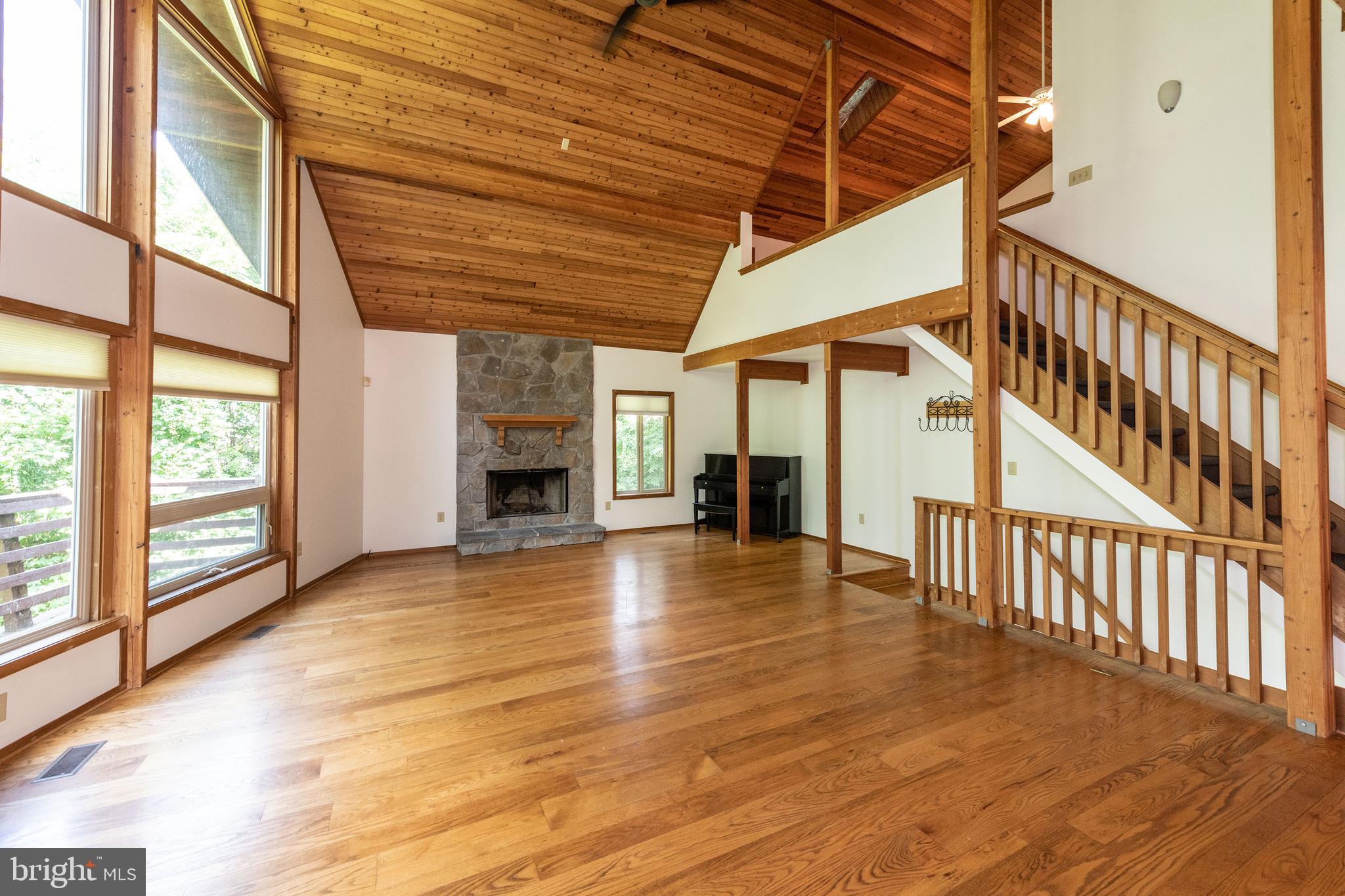 5945 Bartonsville Road Frederick, MD 21704 - Photo 5 of 24 Beautiful Hardwood Floors