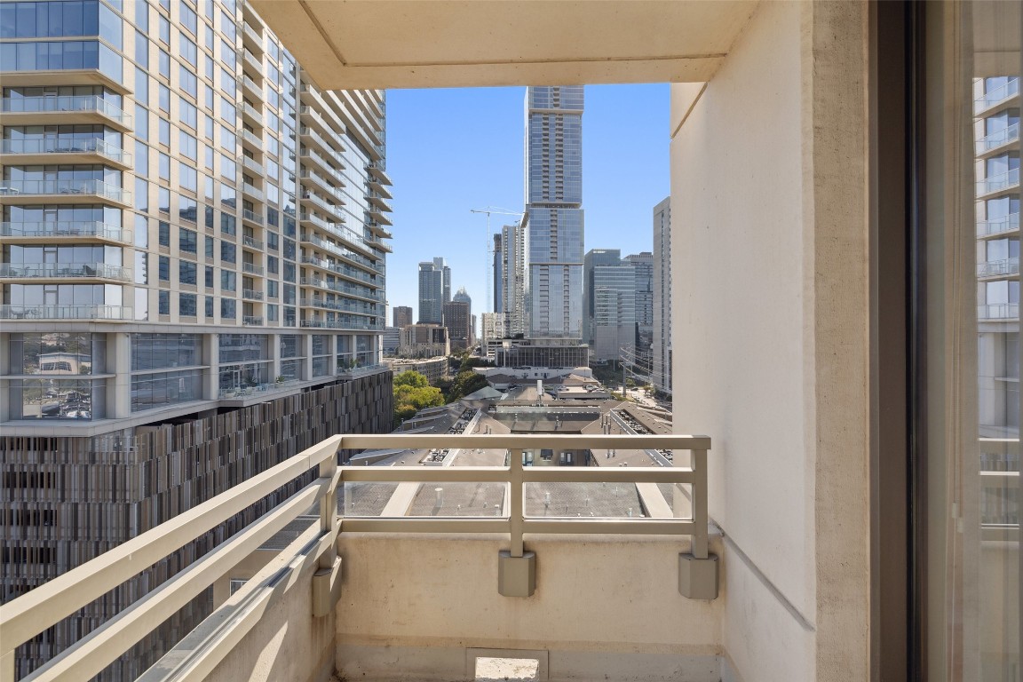 300 Bowie Street, Unit 1101 Austin, TX 78703 - Photo 27 of 40 a view of a balcony with chairs