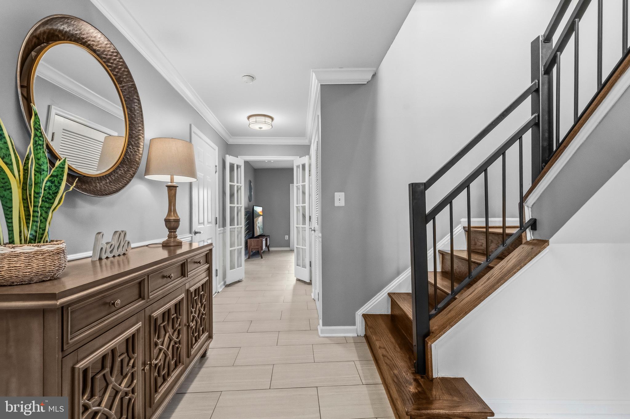 12138 Chancery Station Circle Reston, VA 20190 - Photo 4 of 54 a hall way with furniture and a mirror