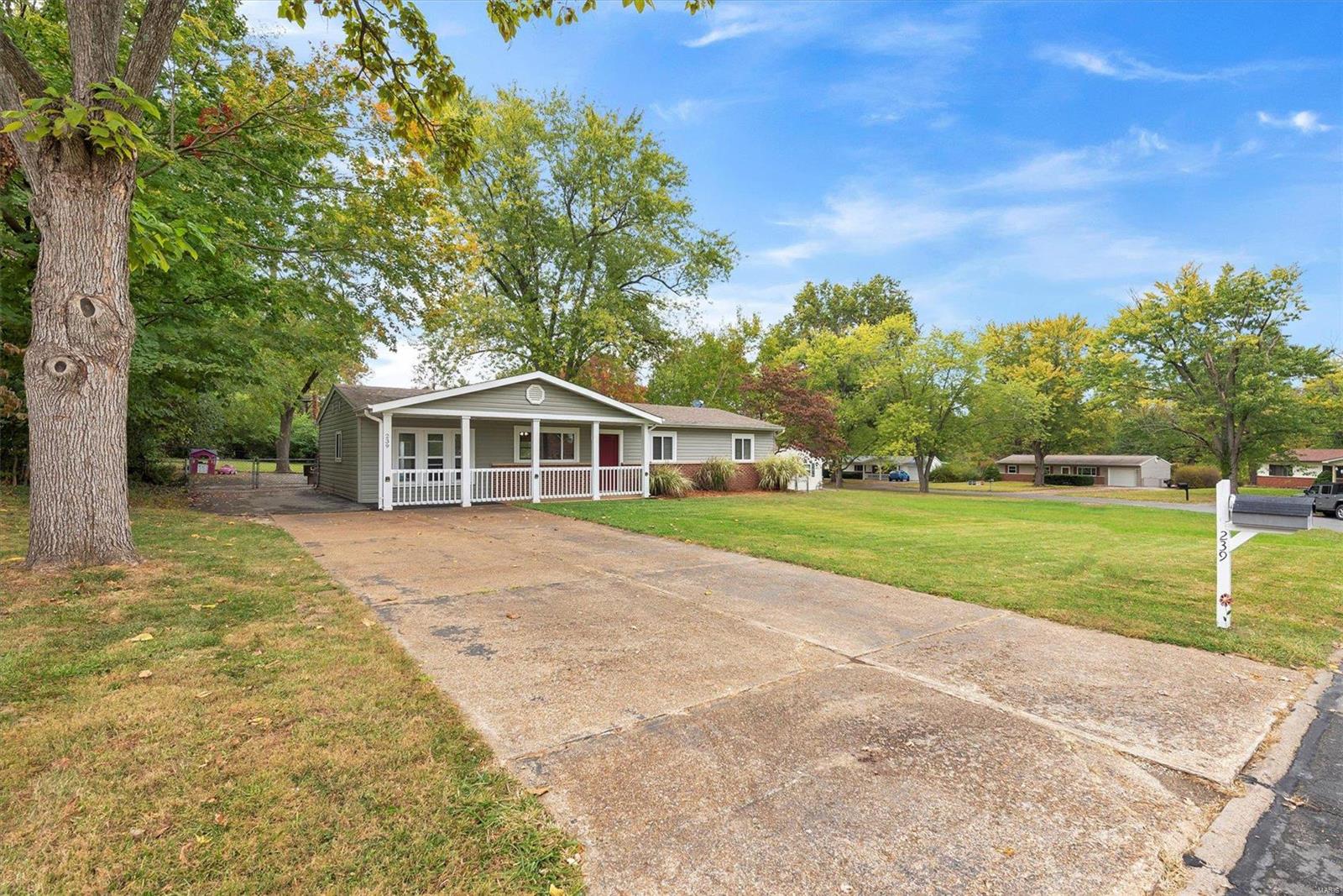 239 Howard Drive Ballwin, MO 63021 - Photo 3 of 30 Gallery Image 3