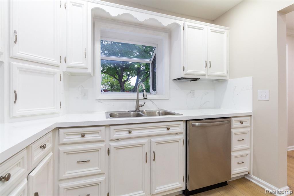 8128 Racine Road Warren, MI 48093 - Photo 6 of 22