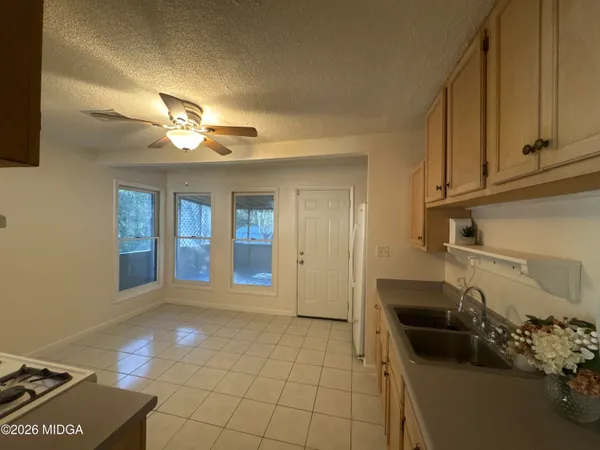 $1,150 | 3823 St Charles Place, Macon, GA 31206