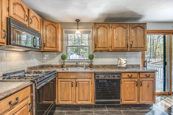 30 Russet Road Billerica, MA 01821 - Photo 14 of 30