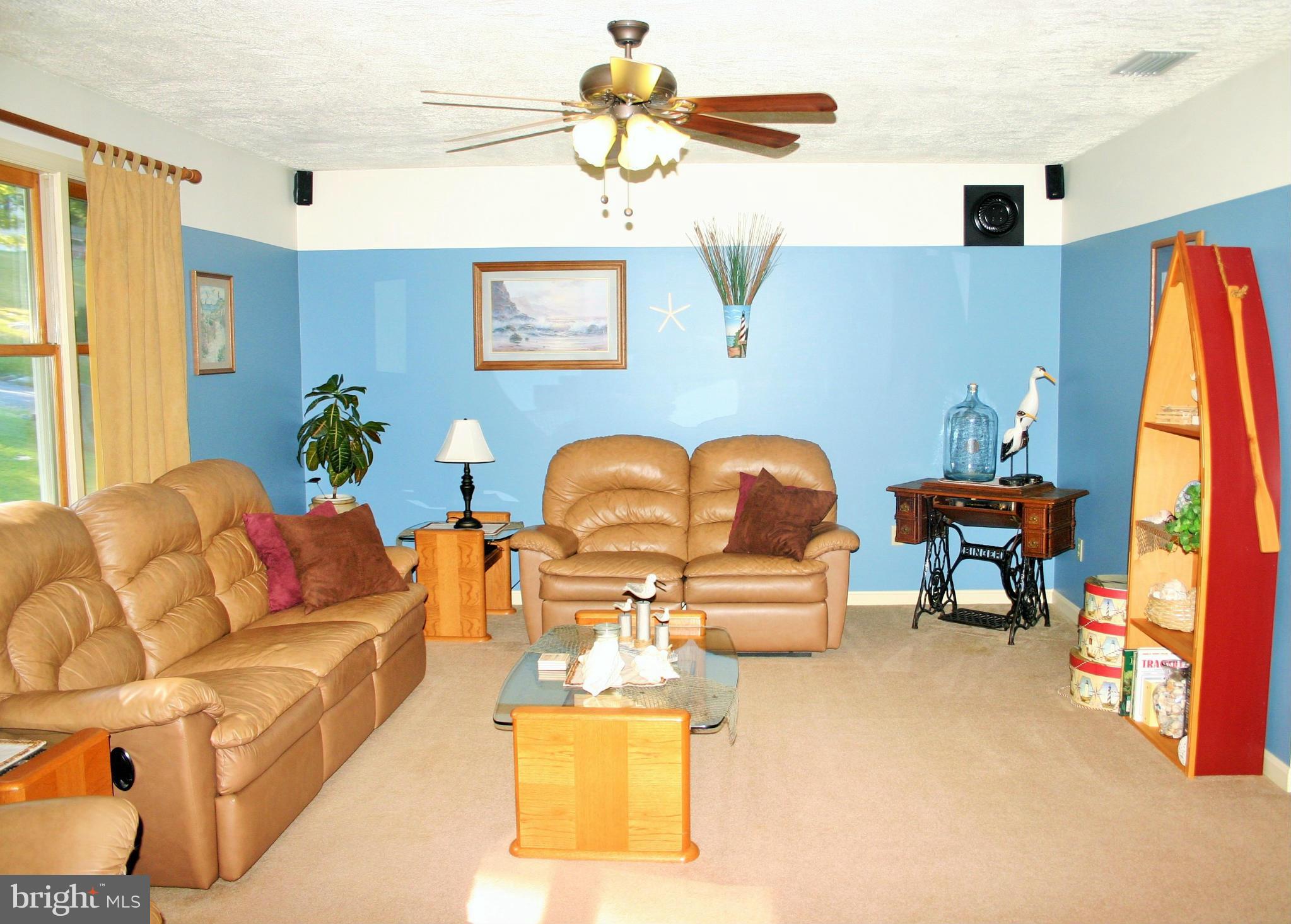 1169 Valley View Road Harpers Ferry, WV 25425 - Photo 5 of 19 Living Room