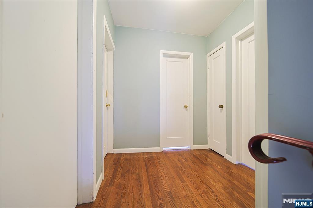 586 Hillside Street Ridgefield, NJ 07657 - Photo 30 of 46