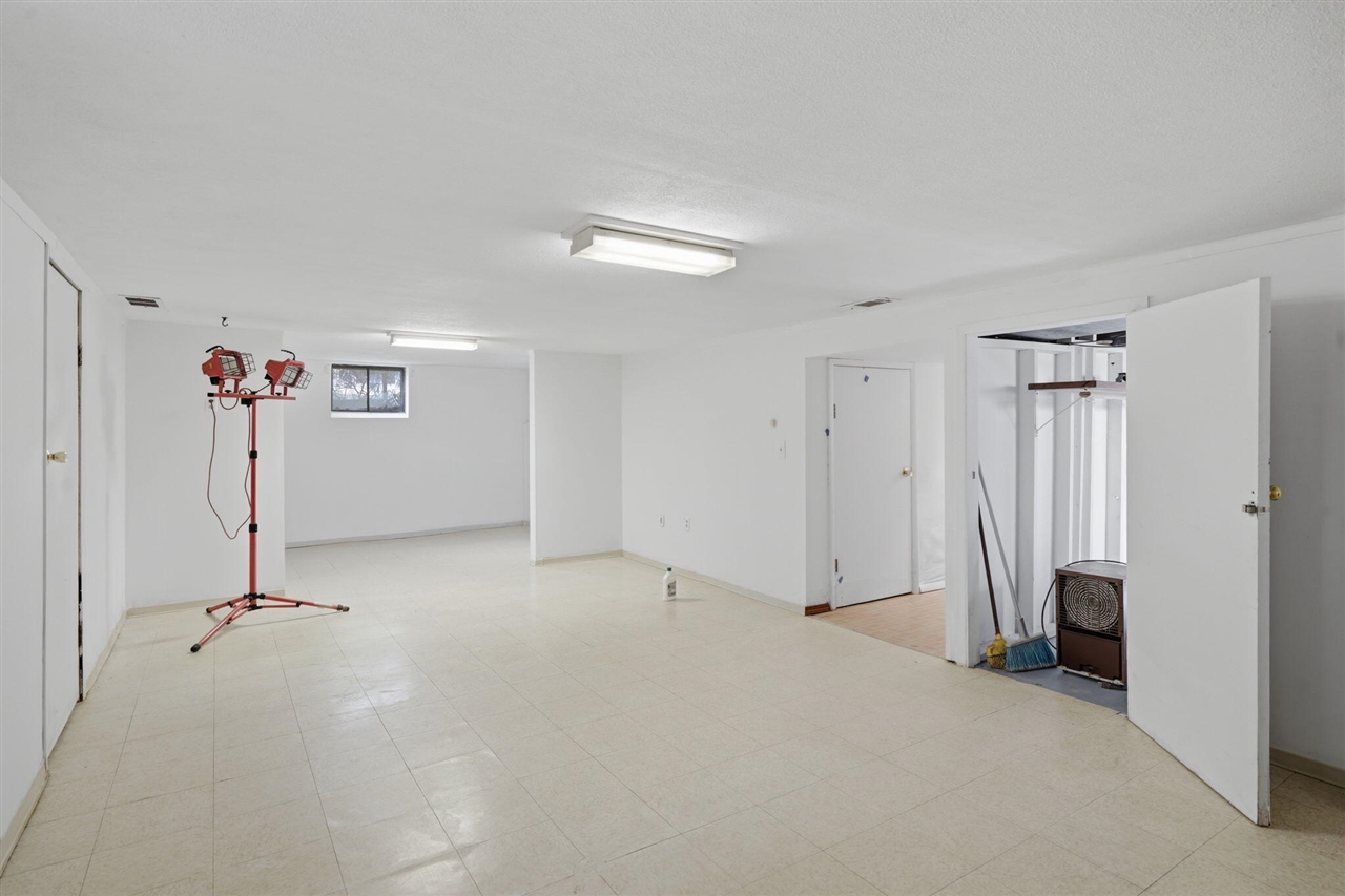 1158 West Reid Road Flint, MI 48507 - Photo 19 of 33
