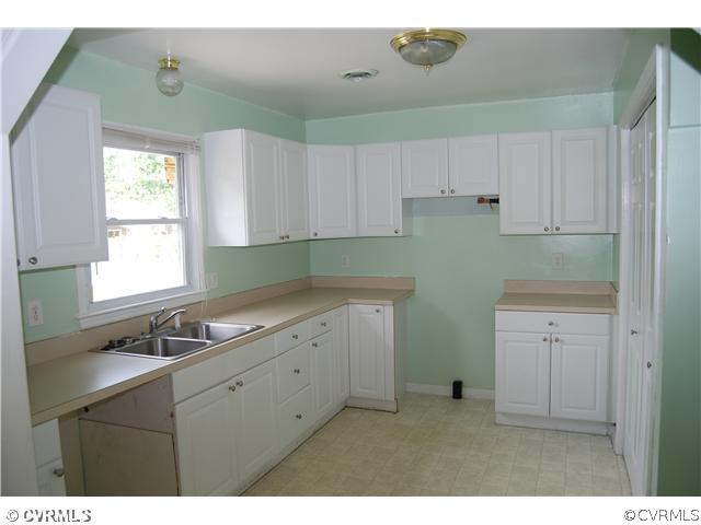 1806 Glenthorne Road Richmond, VA 23222 - Photo 5 of 12 Kitchen