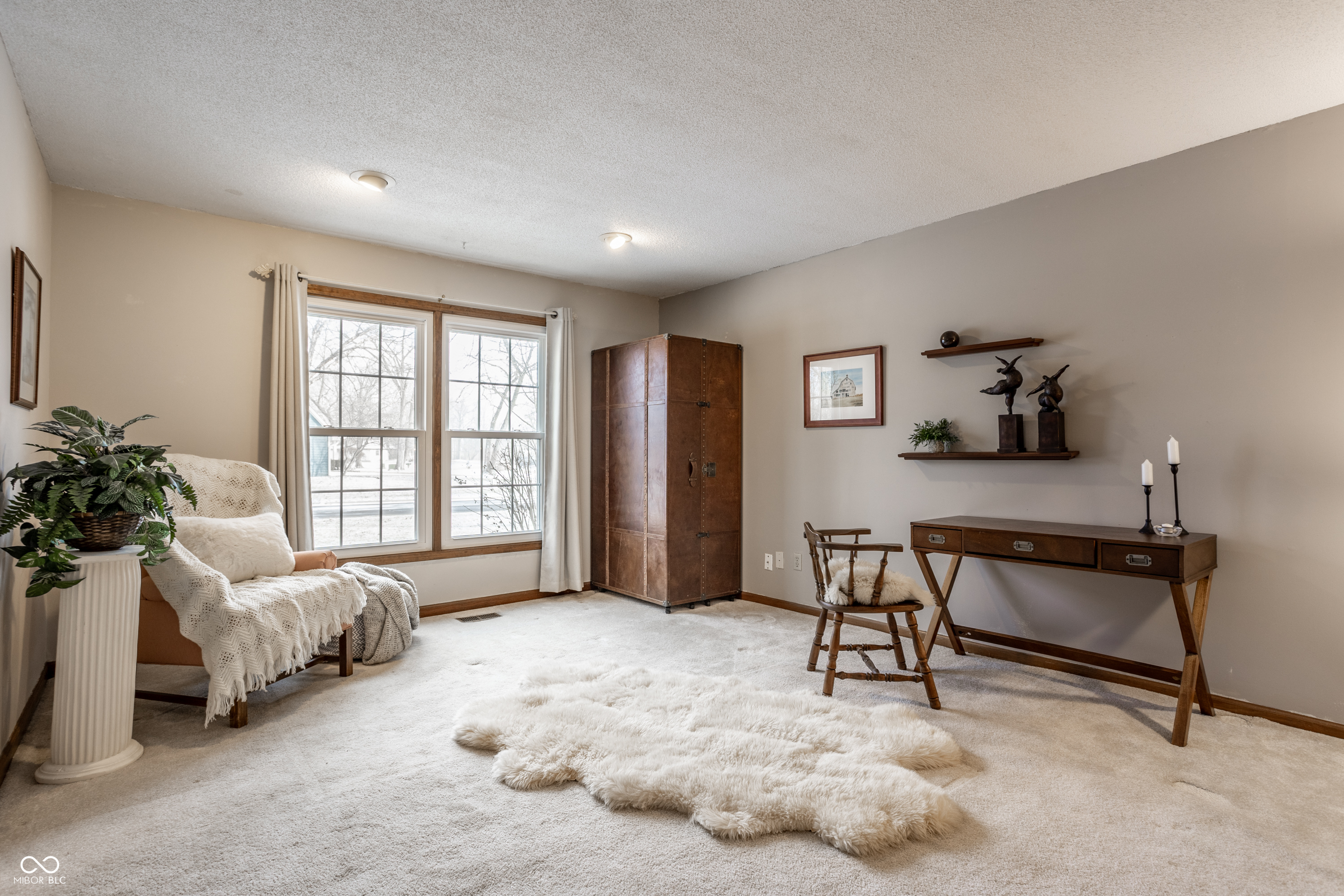 9728 Sycamore Road Carmel, IN 46032 - Photo 3 of 31