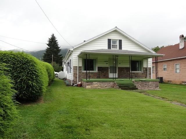 925 Anjean Road Rupert, WV 25984 - Photo 4 of 34 Gallery Image 4