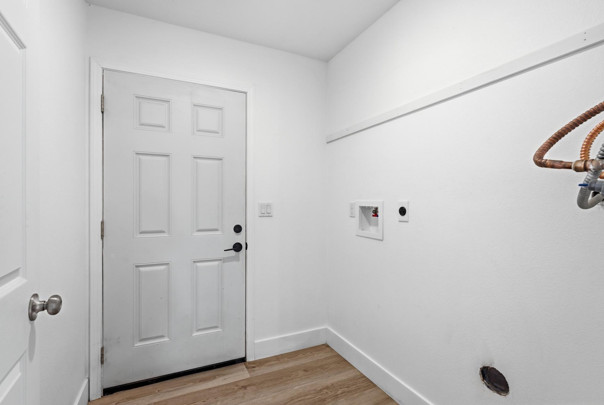 2184 Riviera Court Thermal, CA 92274 - Photo 20 of 26 Laundry Room